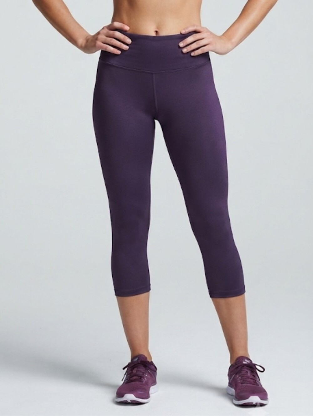 Roadrunner Sports Capri Workout Leggings Plum Size Med